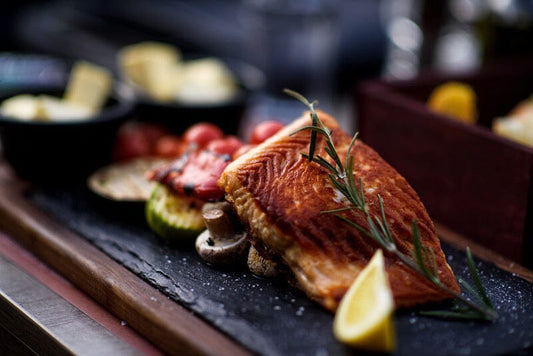 🔥🐟 Easy Grilled Salmon with Zucchini, Mushrooms and Lemon 🍋🥒🍄