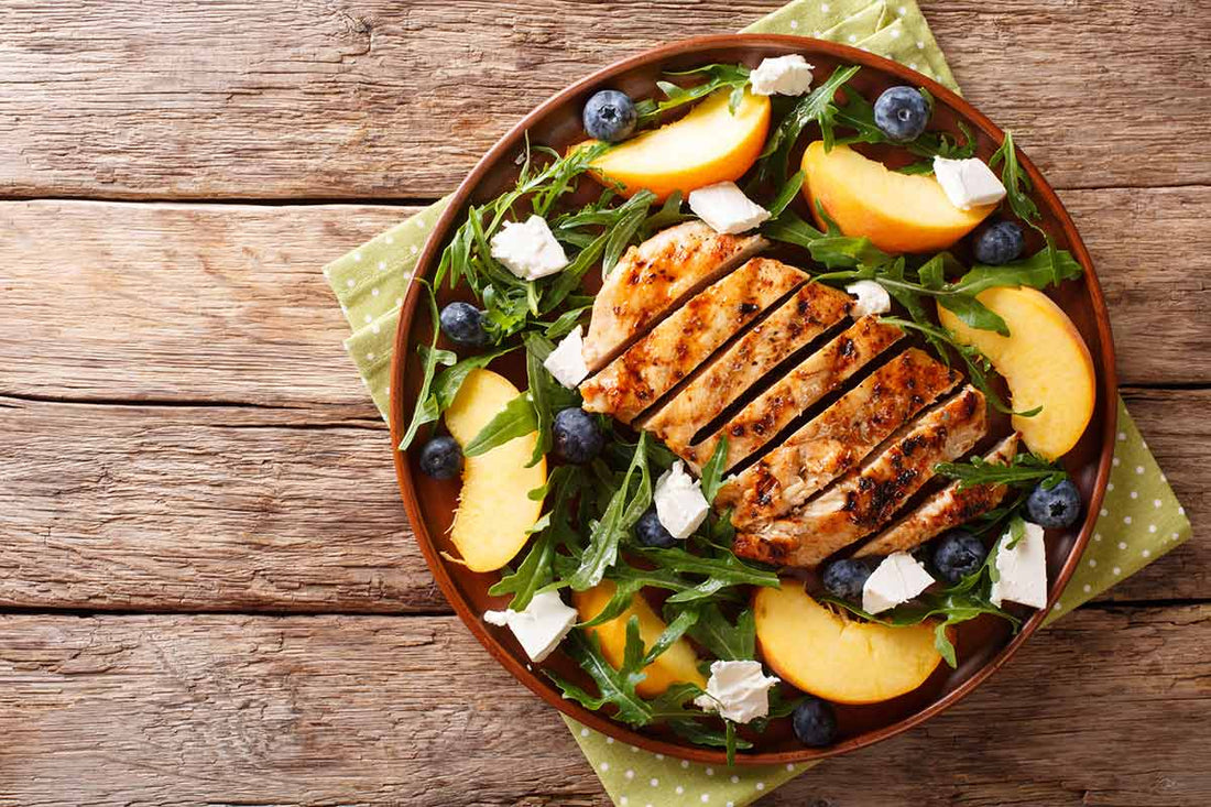 🔥 Grilled Chicken Breast with Peaches, Blueberries, Arugula & Feta