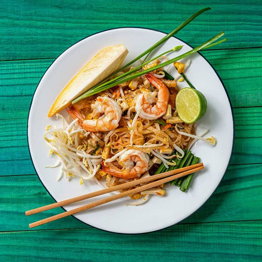 🍤🔥 Prawn Pad Thai with Mad Dog 357 Sriracha 🔥🍜